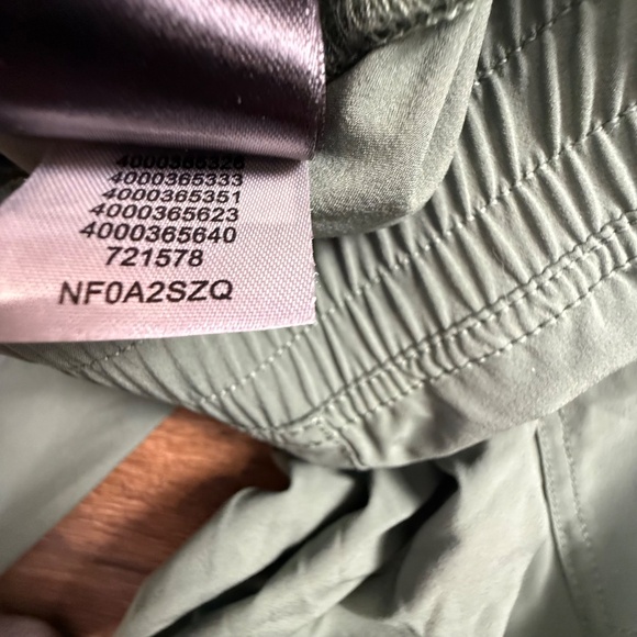 The North Face Women's Tech Sheltay Pants Joggers Olive green Sz 12 Outdoors - Picture 15 of 16